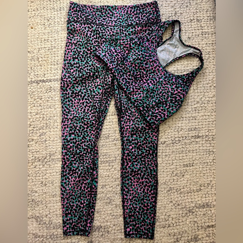 Fabletics SET Motion 365 leggings and Sports bra